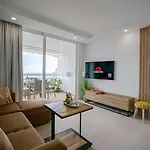 Americas,vista Mar דירה *